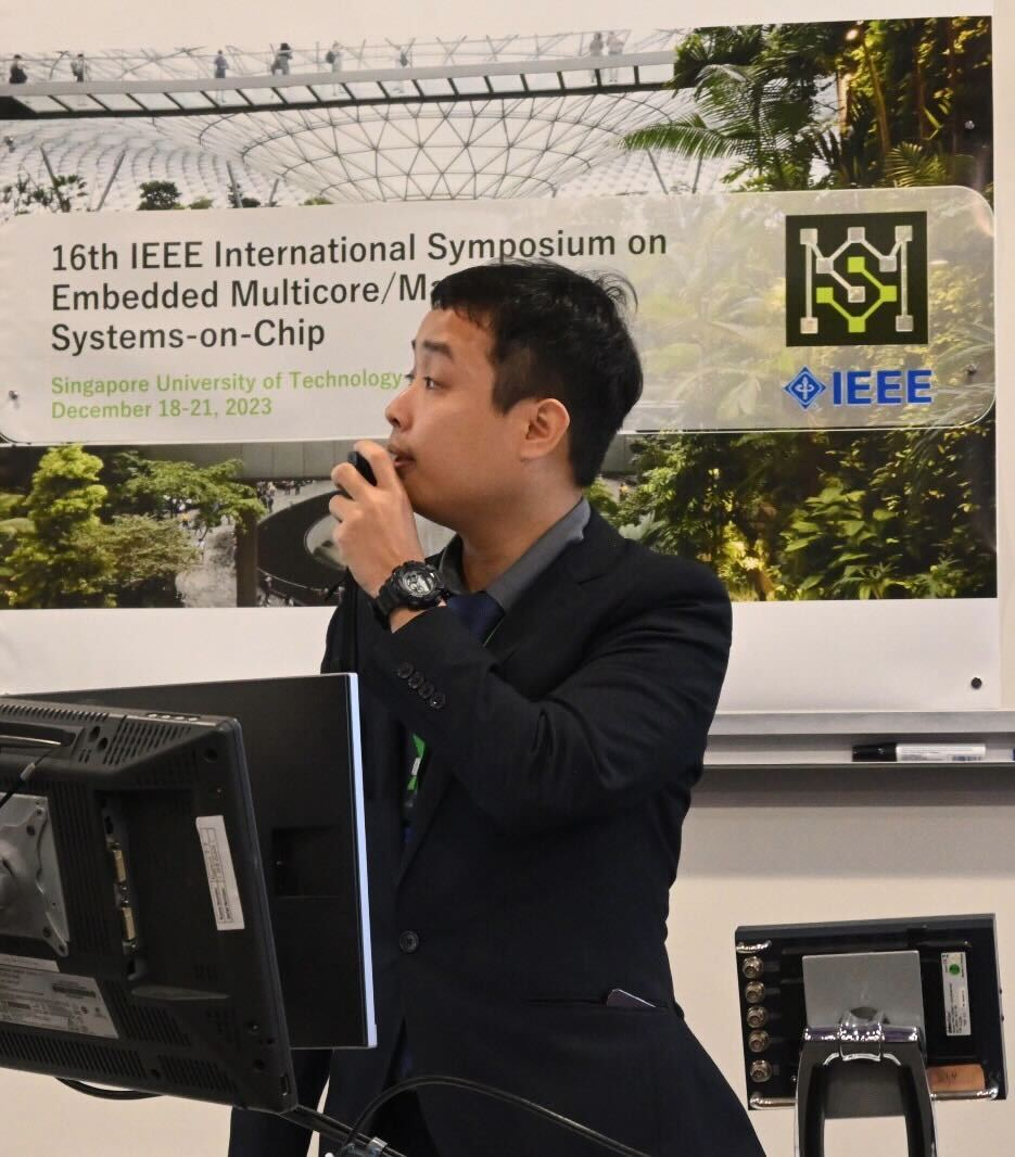 Doanh presenting his paper